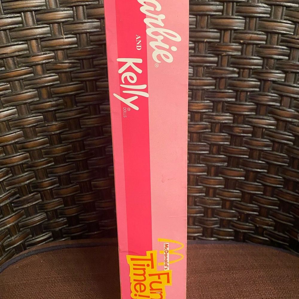 Collector’s 2001 Barbie and Kelly - McDonald’s Fun Time - Picture 5 of 7